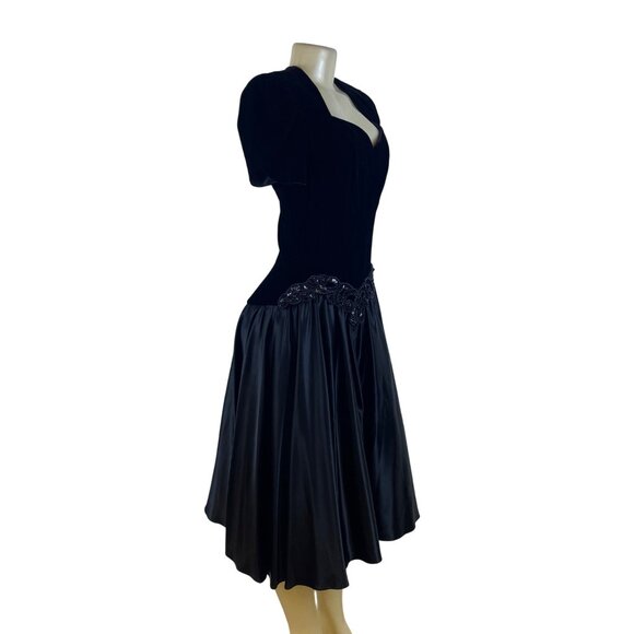 Vintage Niki Black Velvet Keyhole Back Midi Dress Beaded Accent Empire Sz 6 - Picture 2 of 9